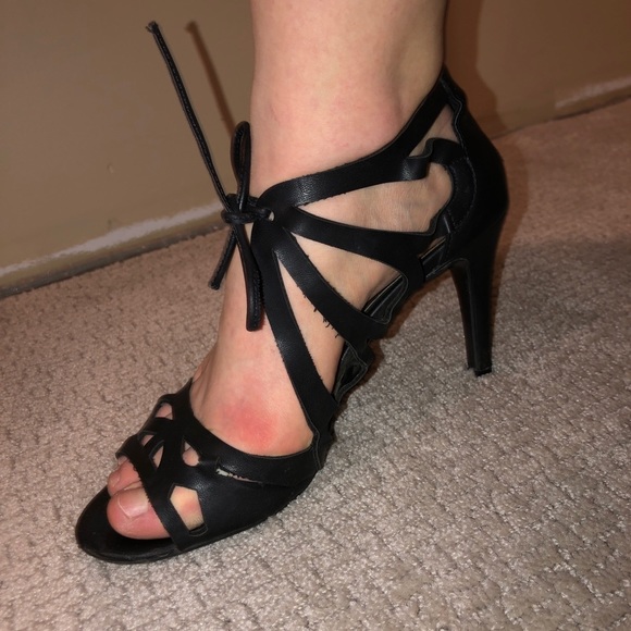 SUPER CUTE VERSATILE HEELS !! - Picture 2 of 6